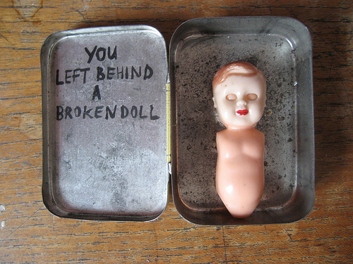 Artista desconocido: You left behind a broken doll