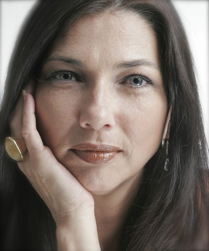 La escritora Janette Becerra.